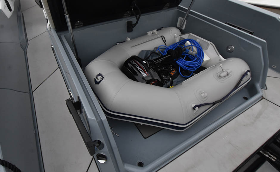 Ranieri Cayman 45.0 Cruiser, garage del tender.