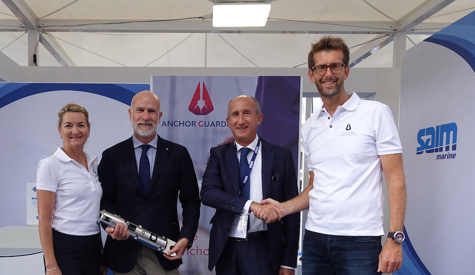 Esponenti di Saim Group e Swiss Ocean Tech, l'azienda che ha creato AnchorGuardian.