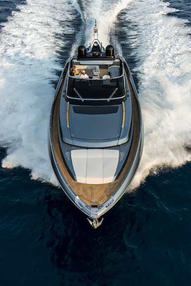 Riva 76 Bahamas Super in navigazione.