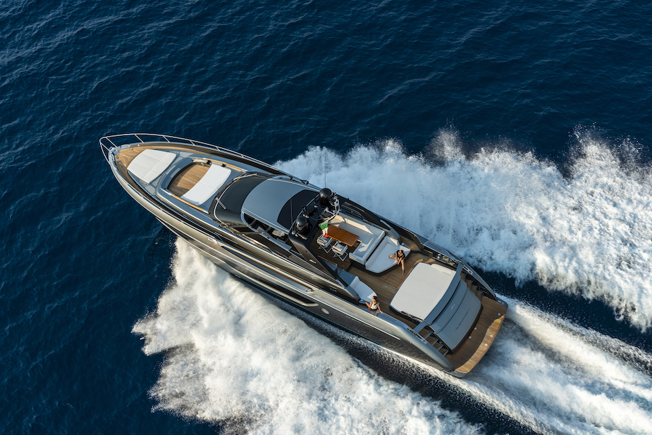 Riva 76 Bahamas Super in navigazione.