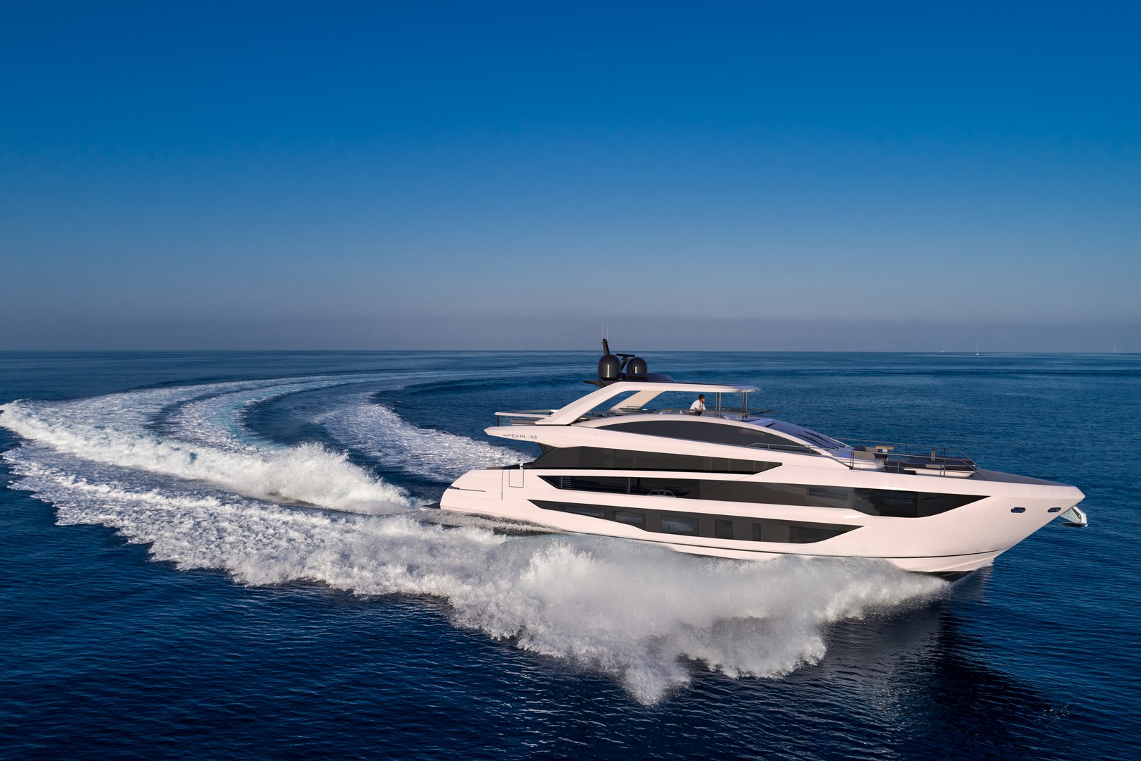Ispirazioni da megayacht in 25 metri di lusso e layout innovativi: ecco il nuovo Pearl 82