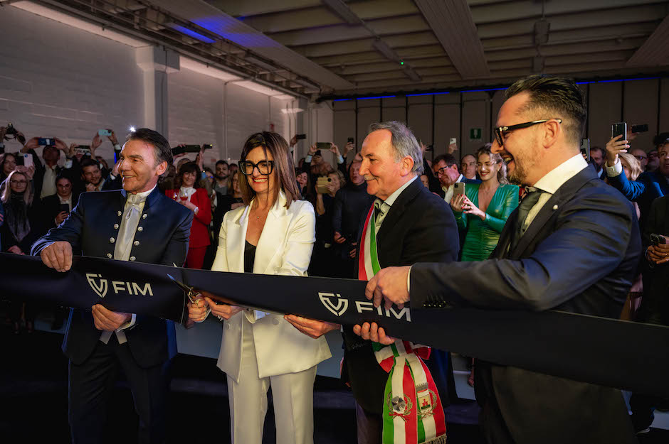 Vannis Marchi, Manuela Barcella, Giovanni Forlani e Corrado Piccinelli al taglio del nastro del nuovo cantiere FIM - Fabbrica Italiana Motoscafi.