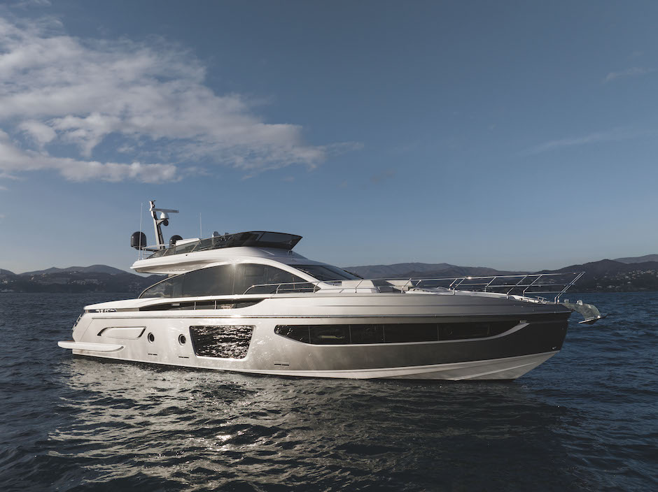 Nuovo Azimut S7 visto dall'esterno.