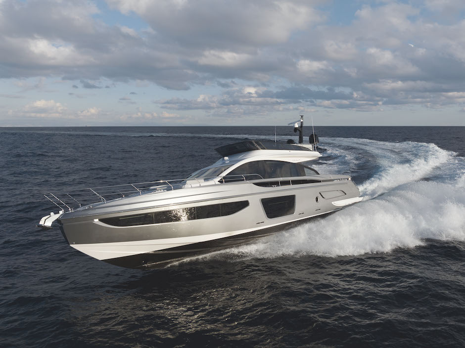 Il nuovo Azimut S7 in navigazione.