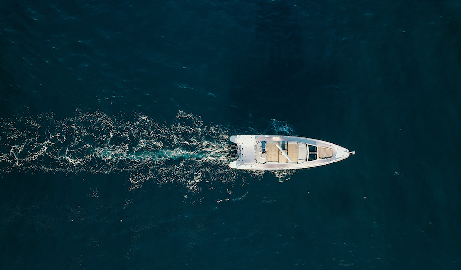 Barca vista dall'alto con radar Halo collegato al plotter Simrad NSX.