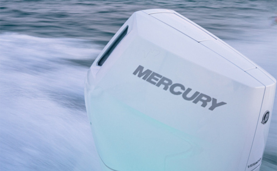 Fuoribordo Mercury compatibile con il Mercury Joystick Steering.
