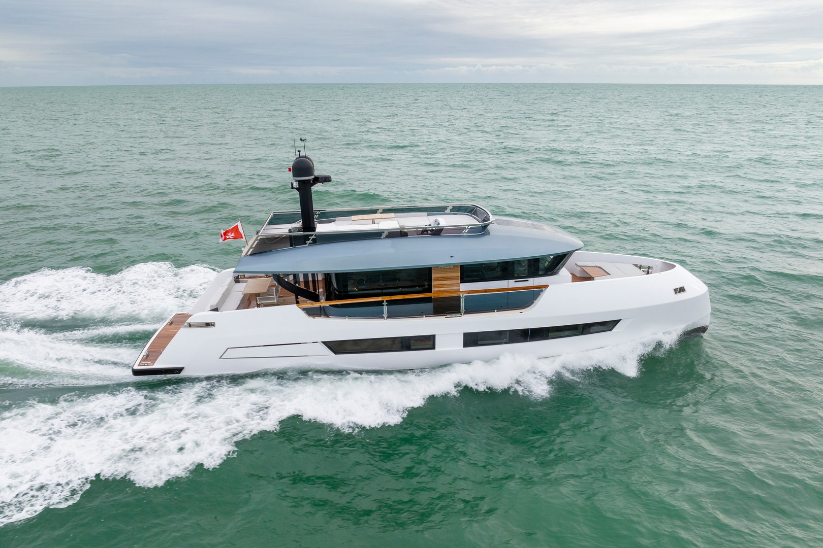 È una navetta di 19,5 metri l'opera prima di Mylius Yachts nella nautica a motore. Ecco il test del Mylius 62