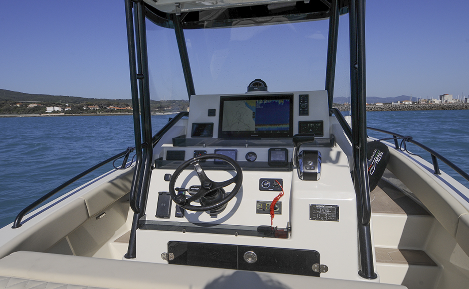 Plancia di comando del Tuccoli T250 VM Evoluzione.