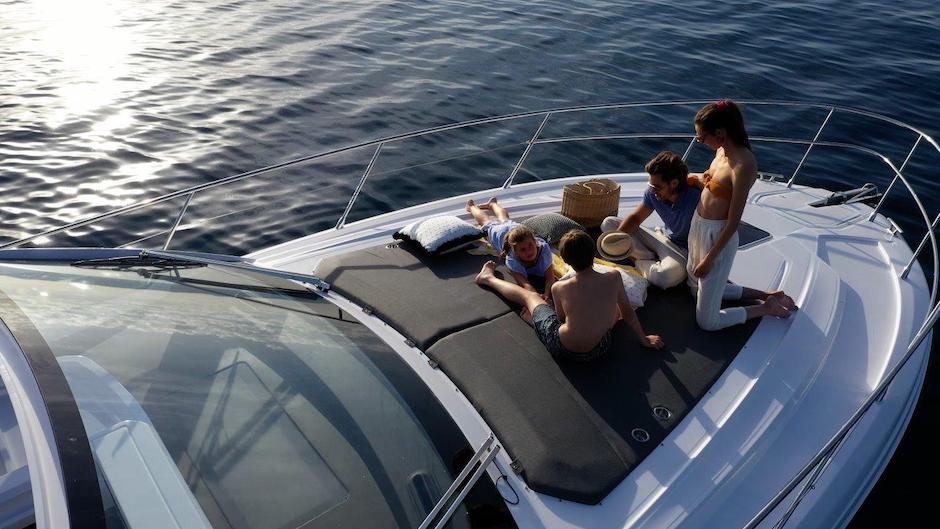 Azimut Charter Club.