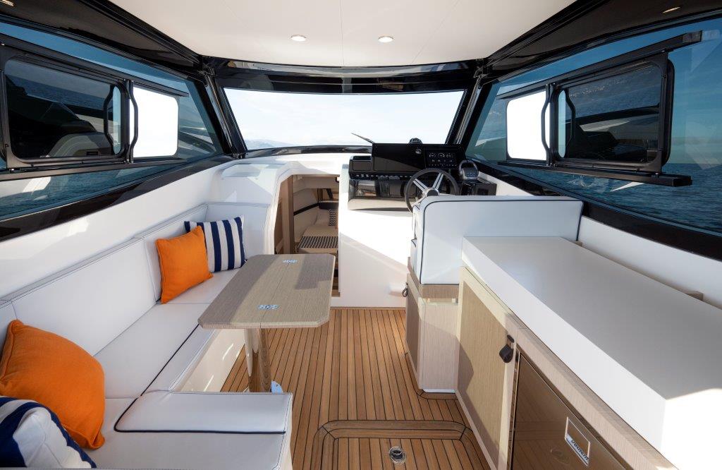 Quadrato sul ponte di coperta del Apreamare Gozzo 38 Cabin.