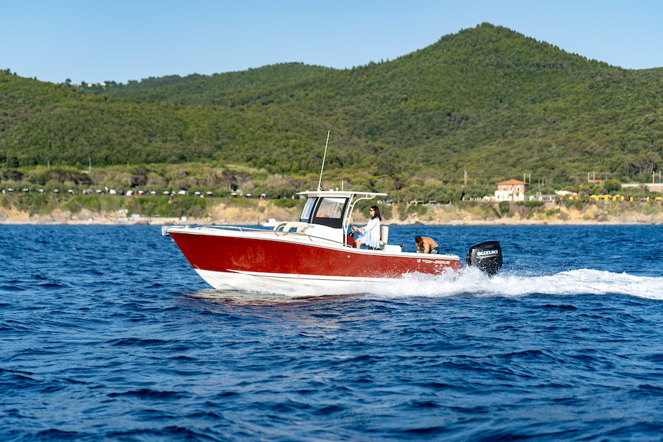 Tuccoli T250 SF Capraia disponibile con Tuccoli NautiRent.