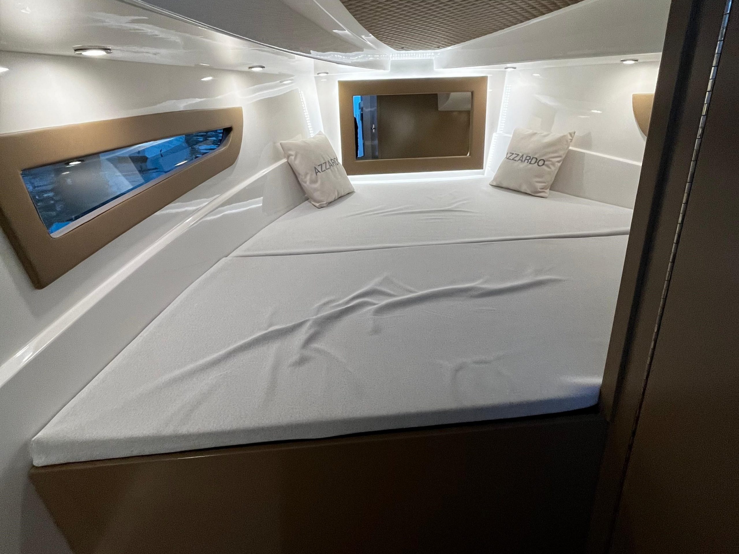 La cabina del Kolmarine Azzardo 24+.