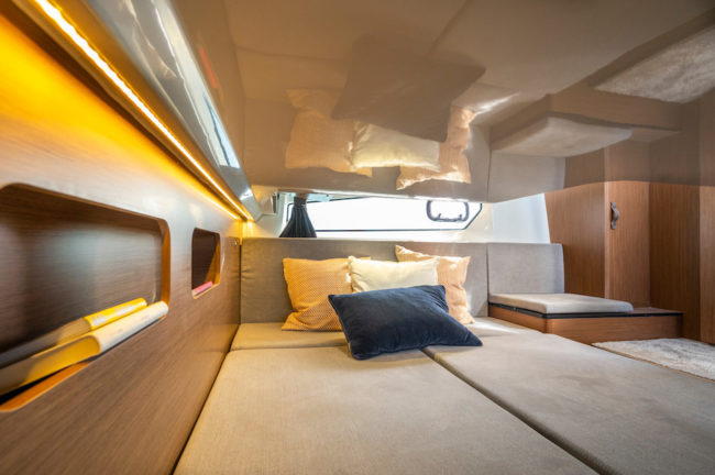 Cabina poppiera del Beneteau Antares 11 Coupé.