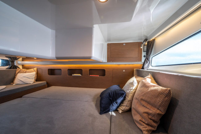 Cabina poppiera del Beneteau Antares 11 Coupé.