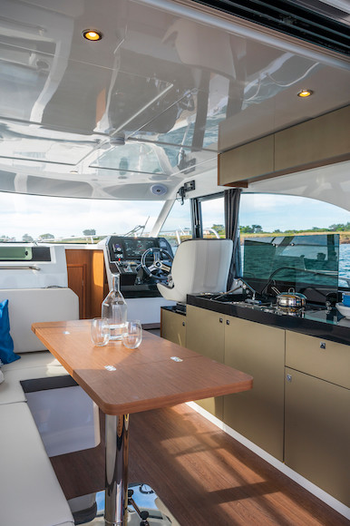 Salone del Beneteau Antares 11 Coupé.