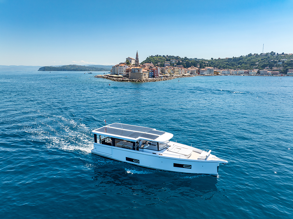 Beneteau Island Cruising Concept.