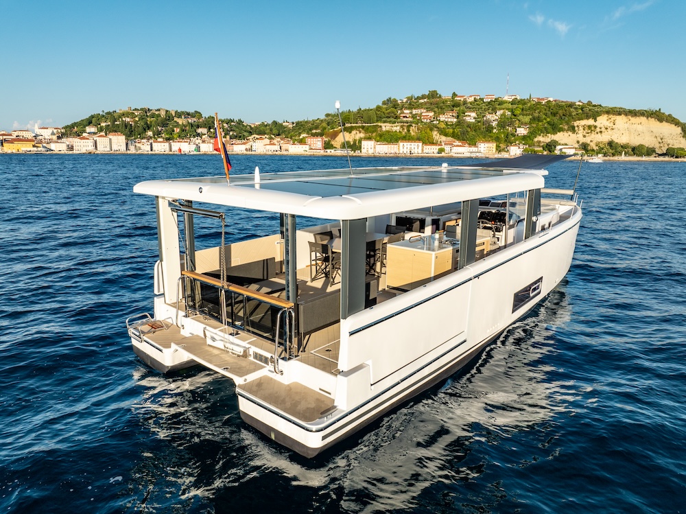 Beneteau Island Cruising Concept.