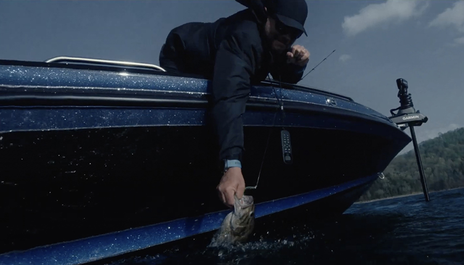 Un trolling motor più potente, ora il Garmin Force Kraken è anche col gambo da 110 pollici