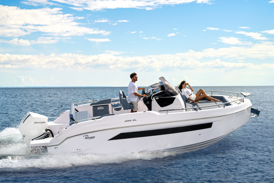 Ranieri 255 SL, il test dell'eclettico open di 8 metri che plana a 40 nodi