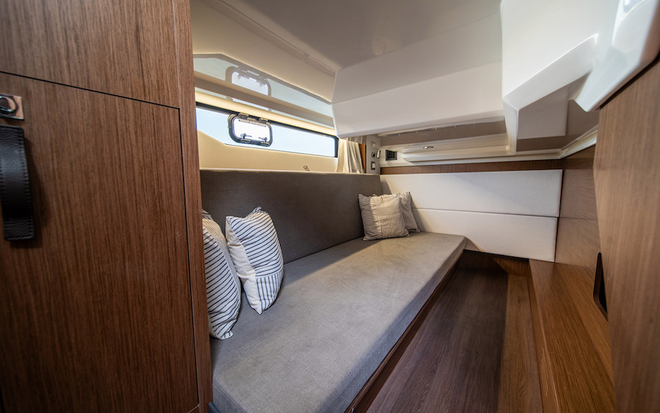 Terza cabina optional.