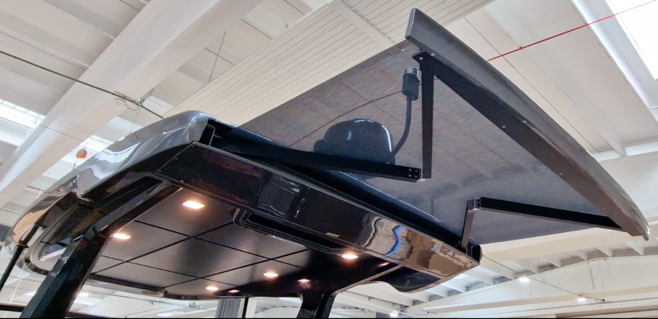 Opac Rolling Sun Awning, dal daycruiser al superyacht, si diffonde la tenda che si adegua a ogni stile e contesto