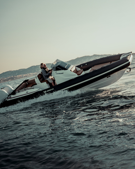 Breva 800 con due Yamaha da 200 cv.