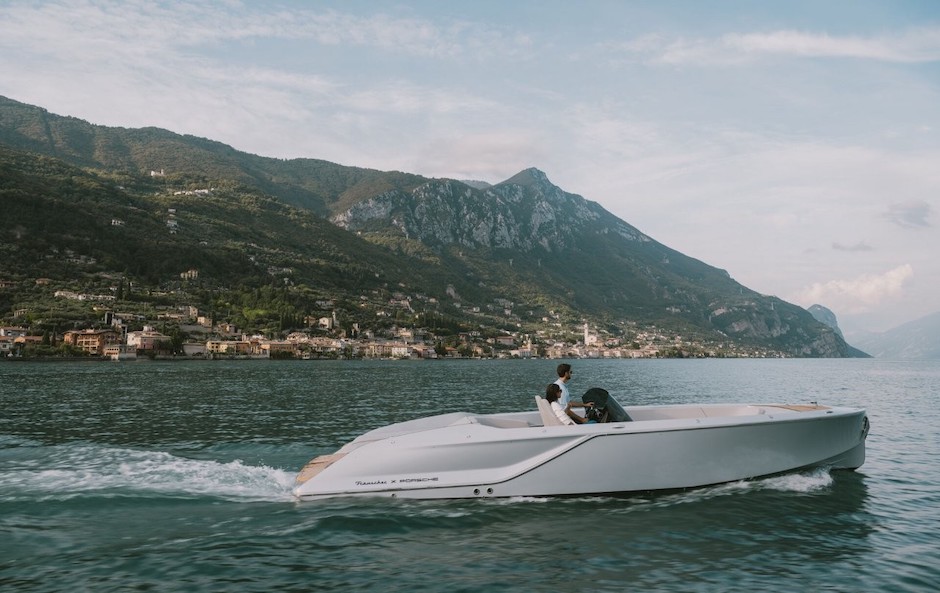 Frauscher x Porsch 850 Air con la ricarica di Aqua 75 DC Super Charger.