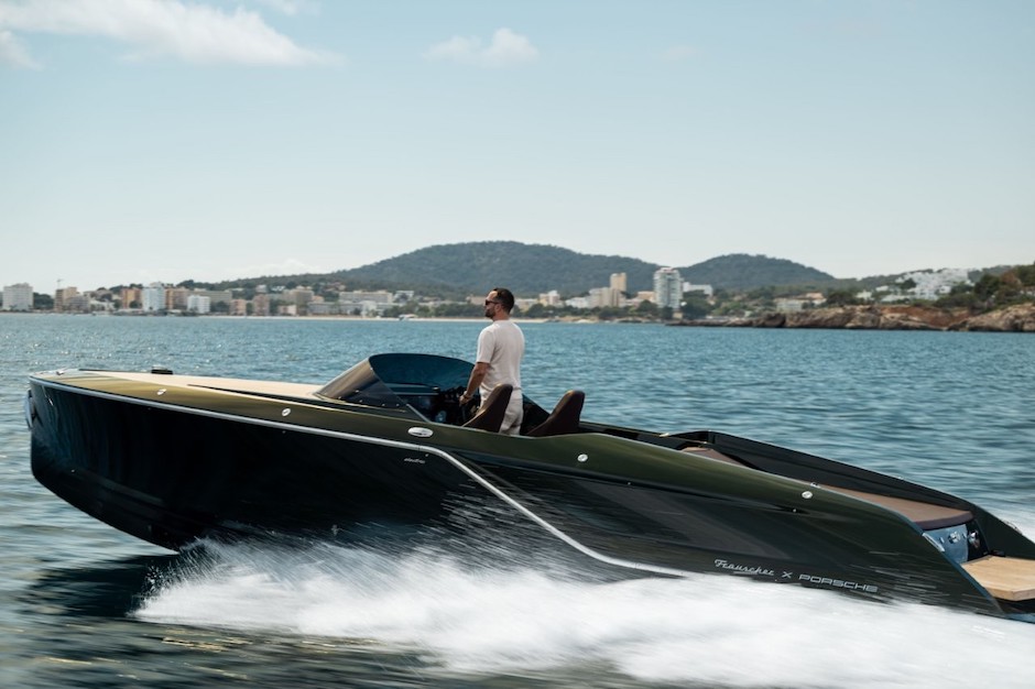 Frauscher x Porsch 850 con la ricarica di Aqua 75 DC Super Charger.