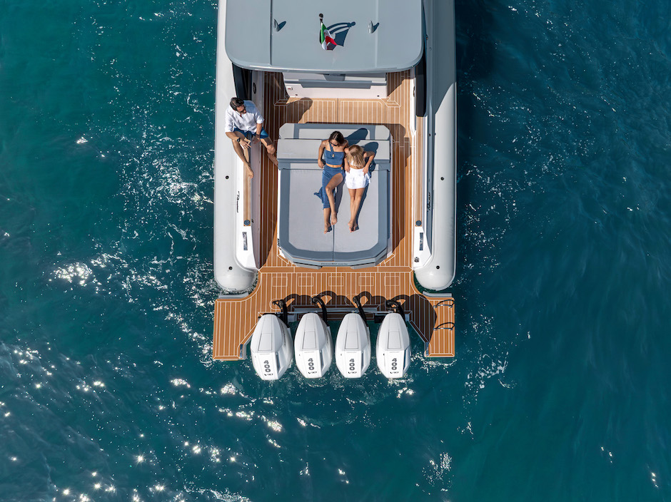 Vista dall'alto della zona di poppa.