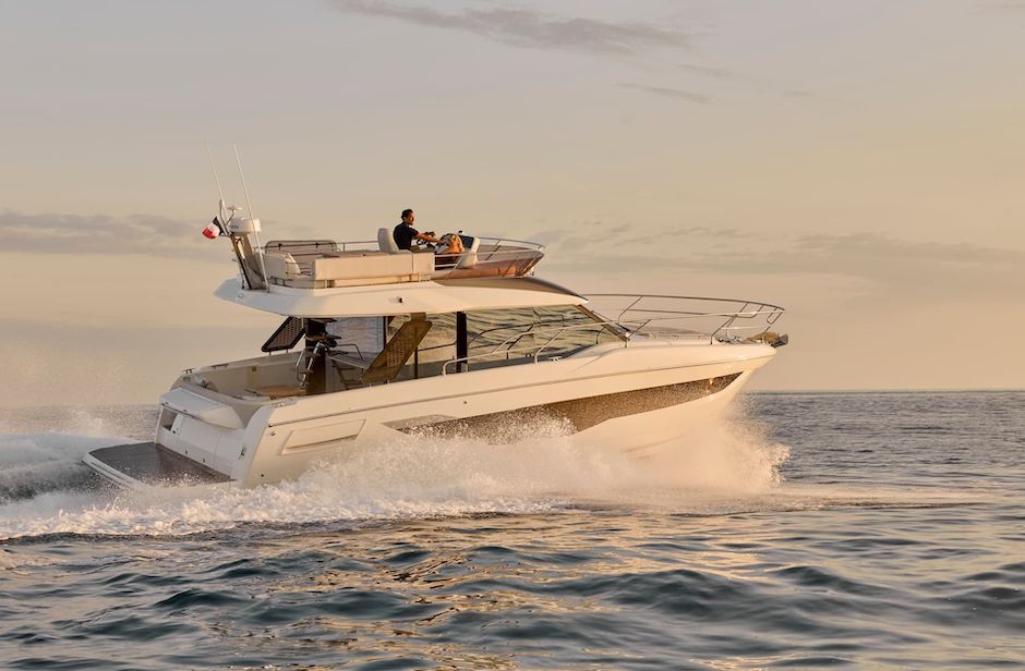 Prestige F4.3: la nostra prova di questo flybridge che corre e consuma poco