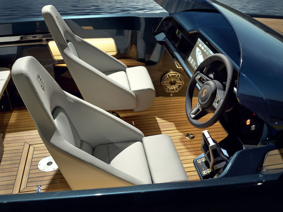 Postazione di comando del Frauscher x Porsche 790 Spectre.