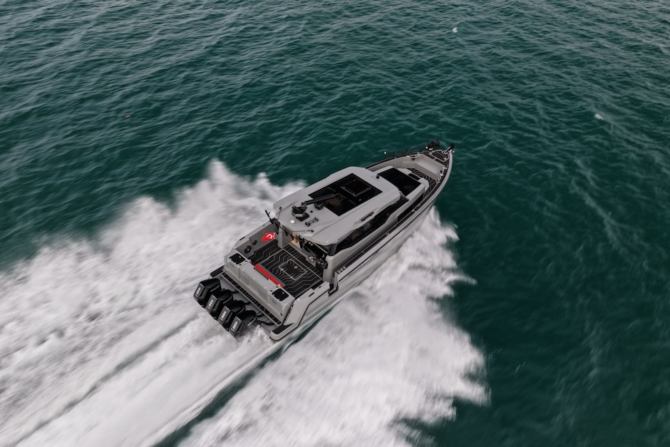 Sancak Svt 12 Phantom X in navigazione.