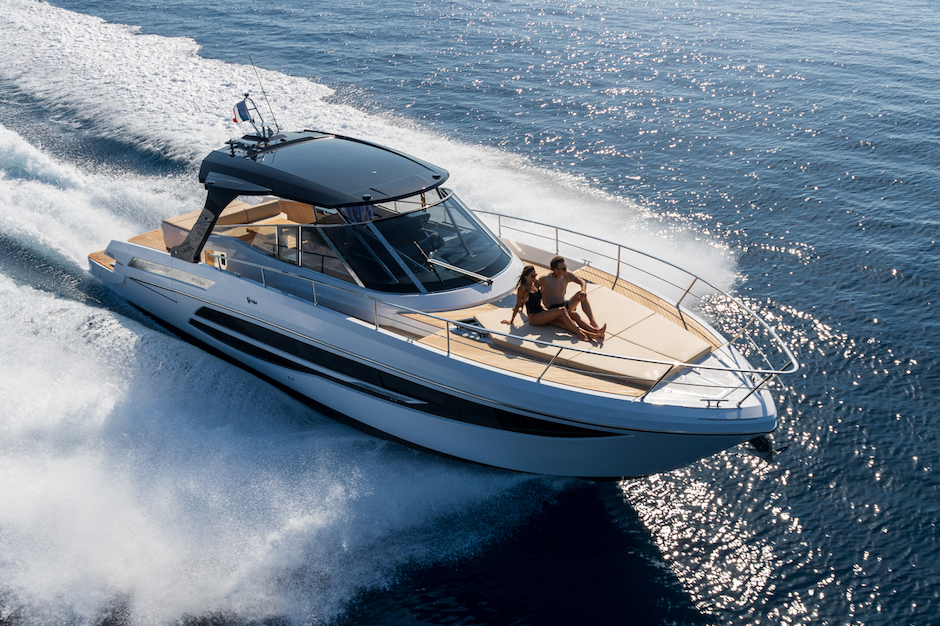 Fim 470 Regina, la barca con l'innovazione della coperta veramente modulabile