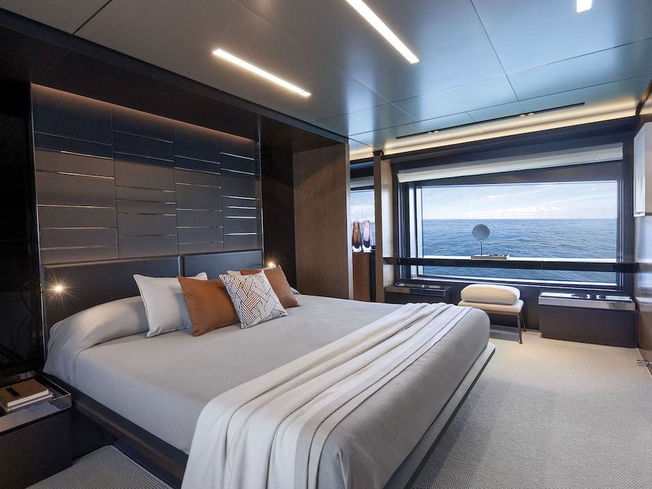Cabina armatoriale del Riva 102 Corsaro Super.