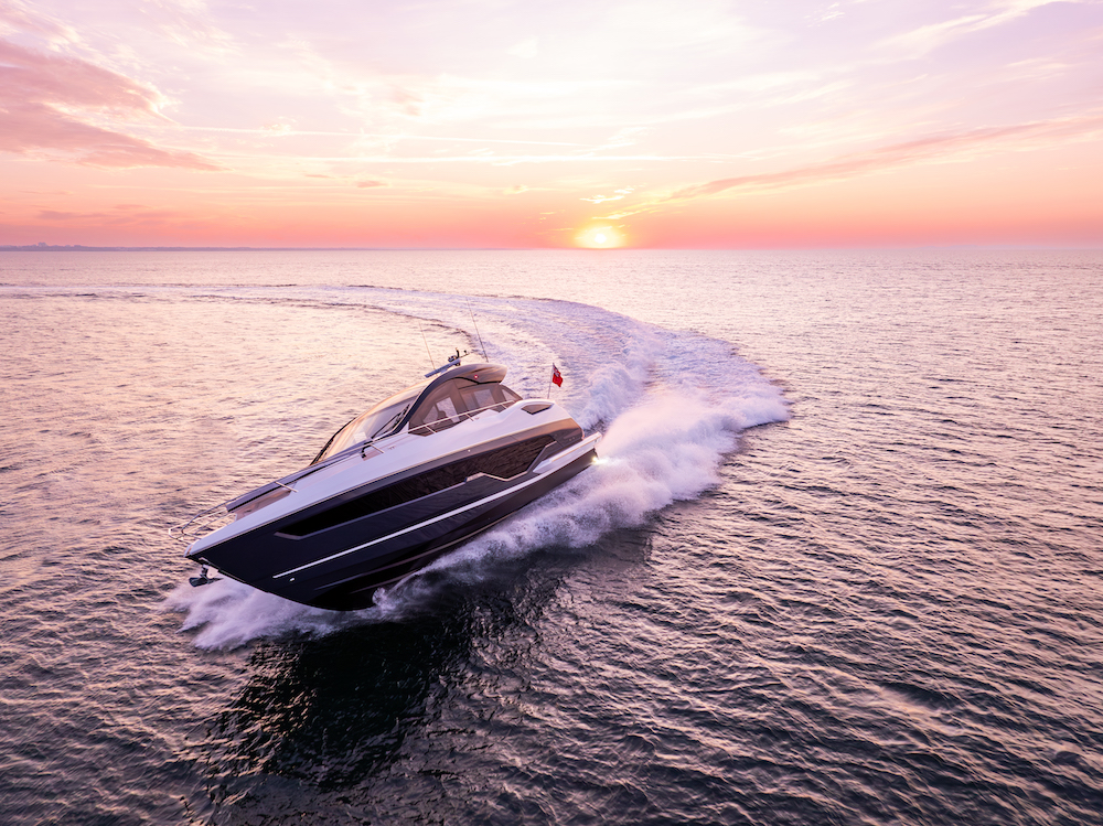 Sunseeker Predator 55: celebra i 30 anni della gamma e strizza l’occhio alla Formula 1