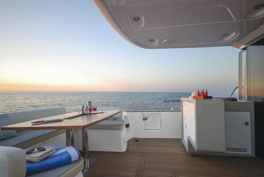azimut magellano 53