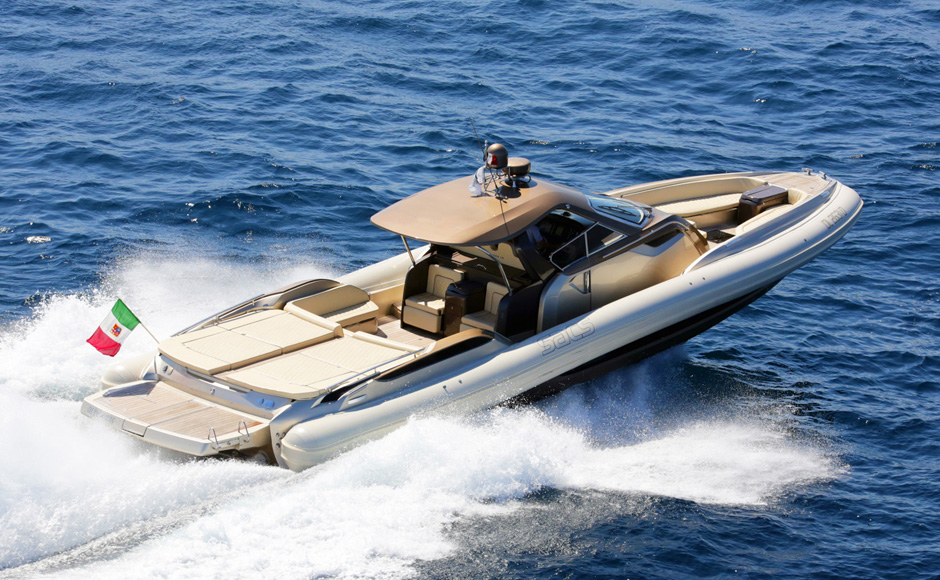 Sacs Strider 18, un gommone da grandi