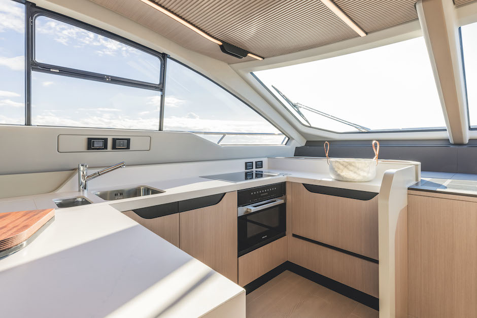 La cucina del nuovo Azimut S7.