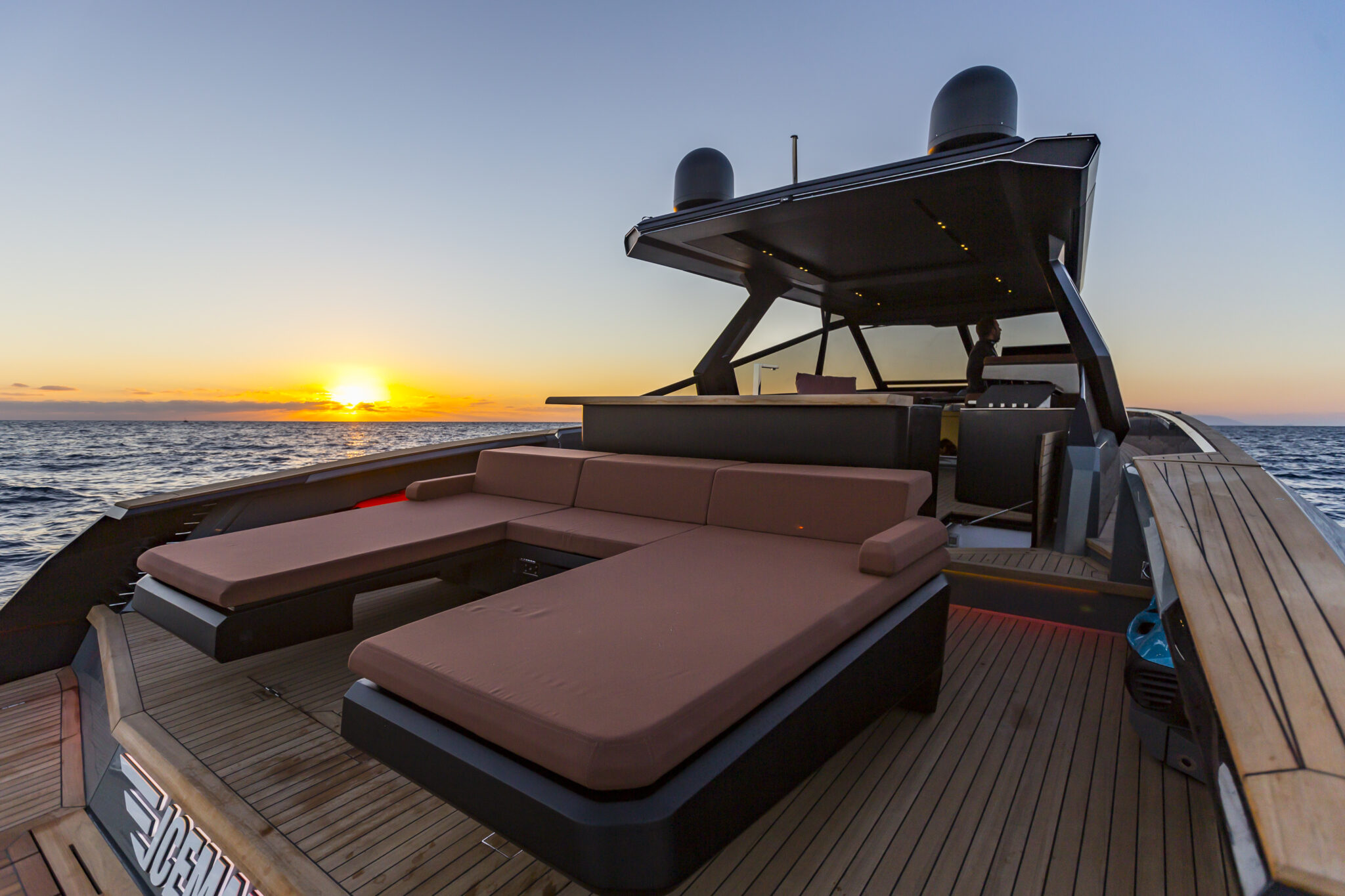 evo yachts r6