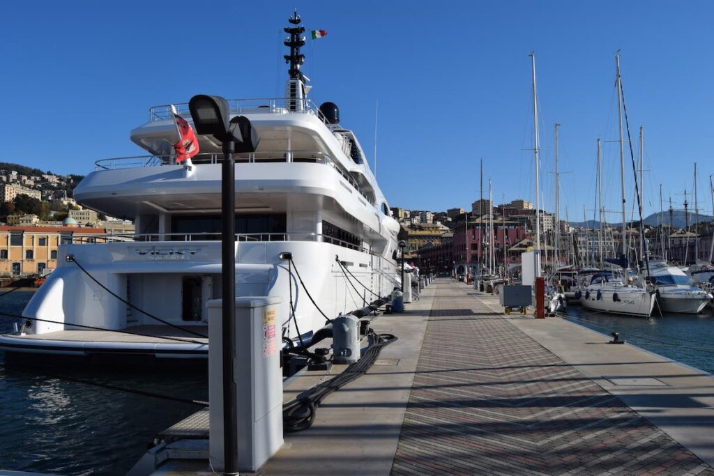 Banchina superyacht del Marina Porto Antico.