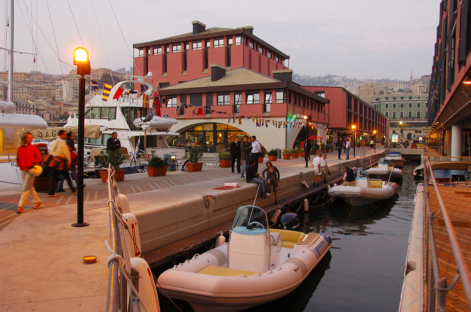Marina Porto Antico passeggio serale.
