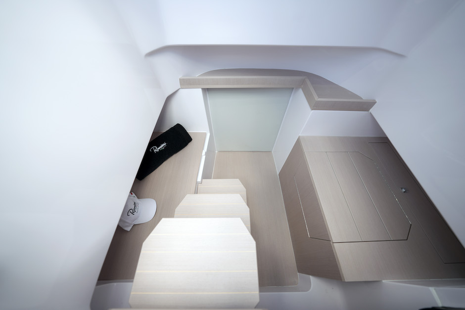 Cabina del Ranieri 255 SL.