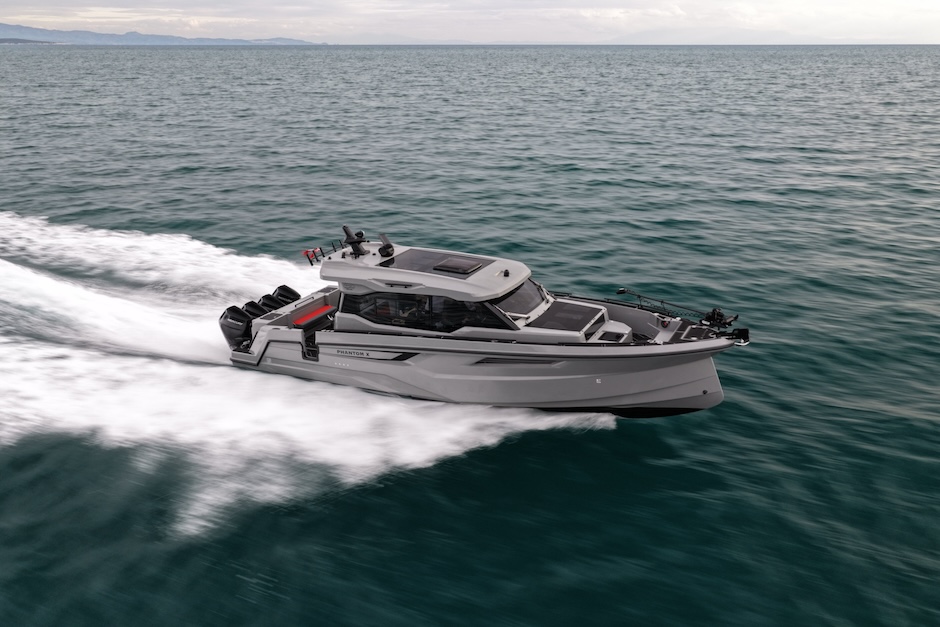 Sancak Svt 12 Phantom X in navigazione.